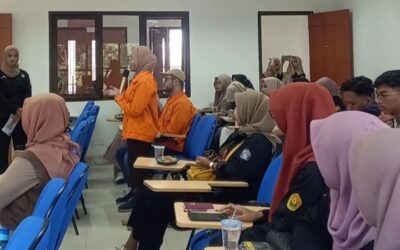 Tingkatkan Kemampuan Public Speaking, UKM Kewirausahaan FISIP UNEJ Sukses Gelar Kegiatan Berkepal Debat