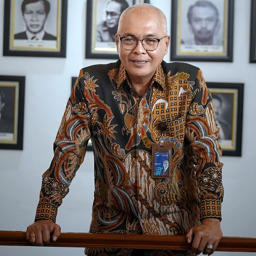 Drs. LUTFIL HAKIM