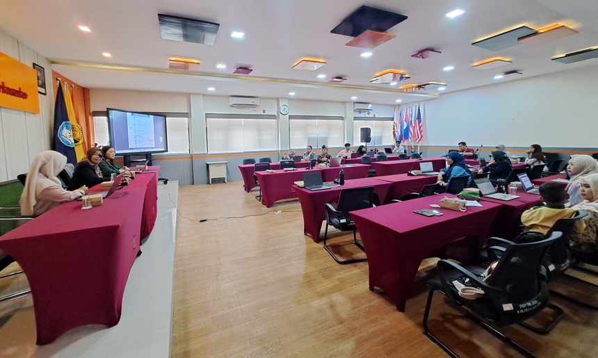 Perkuat Budaya Mutu, FISIP Gelar Rapat Tinjauan Hasil AMI di Ruang Internasional